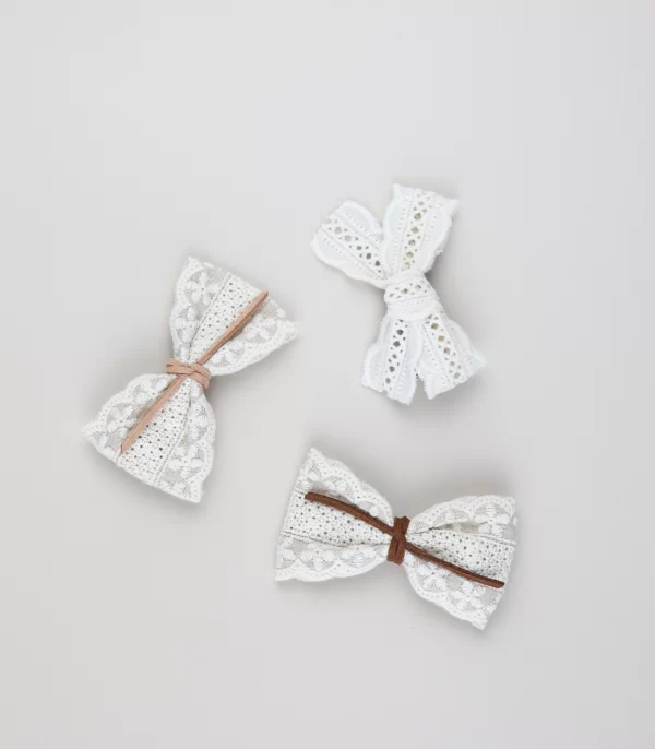 WHITE LACE classic bow for hair