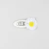 SNAP CLIP WHITE AND YELLOW CAMOMILE